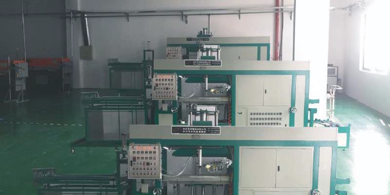 Thermoforming equipment in the Qilian production workshop